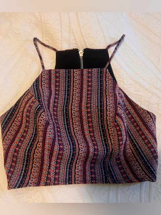 BCBGeneration Tops - BCBGeneration Pattern Crop Top with Zipper Back